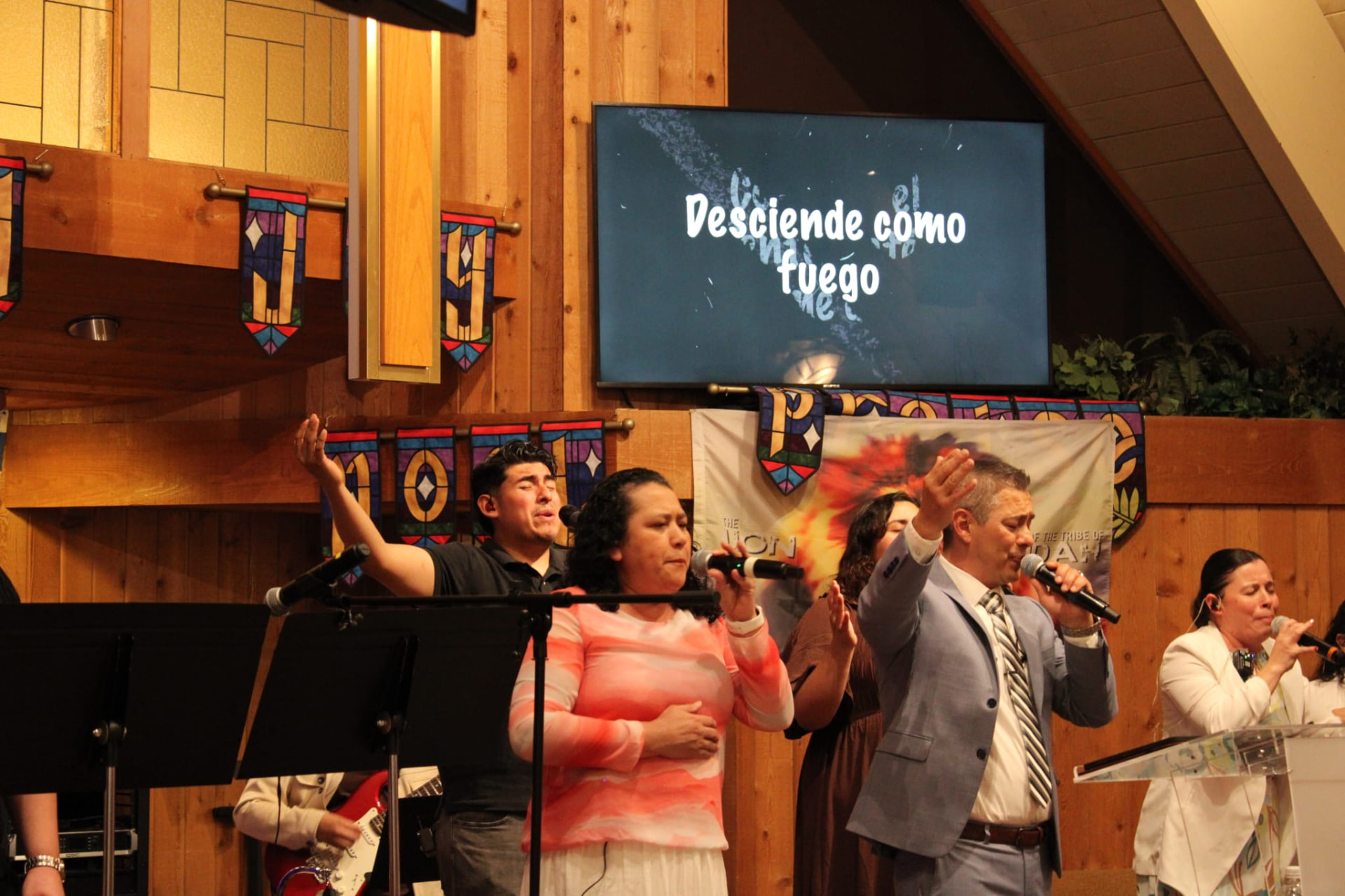 Adoración en el altar
